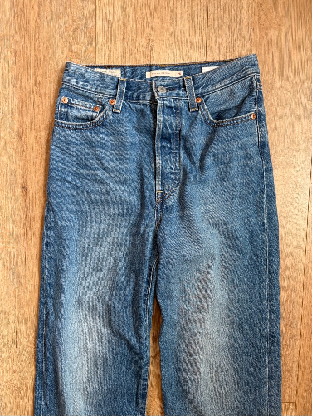 Levi’s Premium Ribcage Straight Jeans High Rise Medium Wash Size 26 - Picture 4 of 9